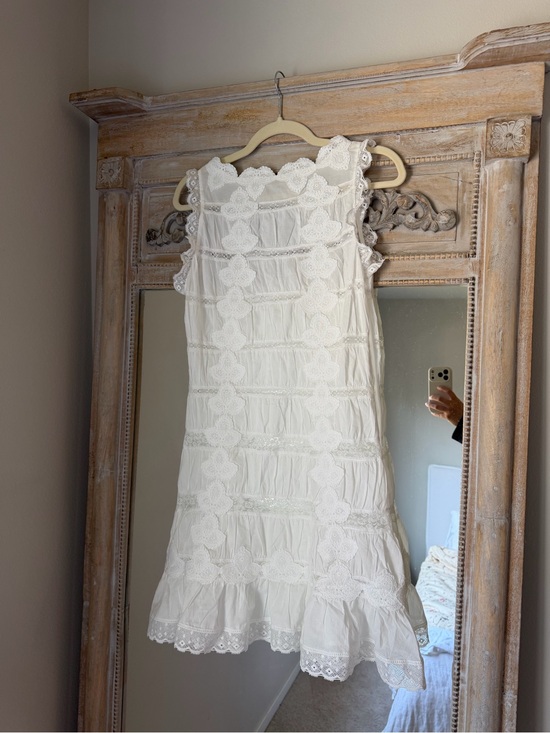 Doen Dresses & Skirts - Lace Dress with appliqué
